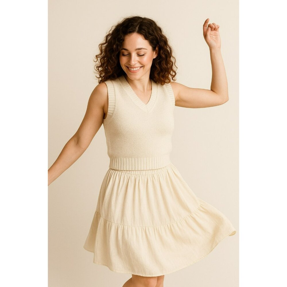 Aritzia Sunday Best Womens 2XS White Knit Sleeveless V-Neck Crop Top Sweater Ves